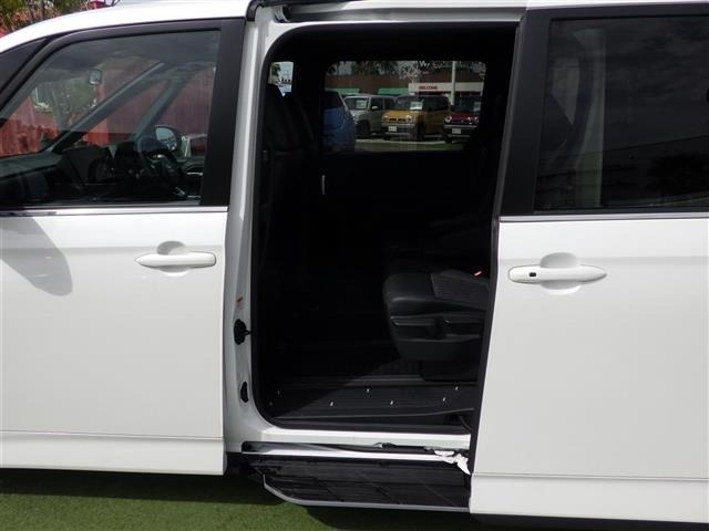 Toyota NOAH 2023 8614955-6