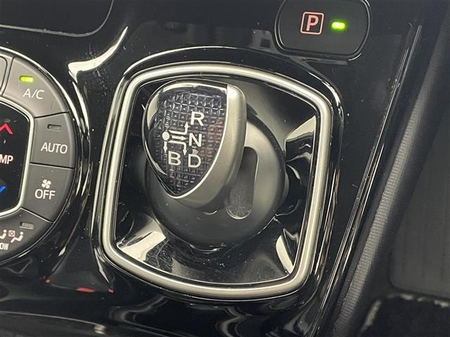 Toyota NOAH 2021 8614972-11