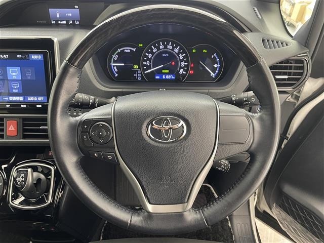 Toyota NOAH 2021 8614972-3