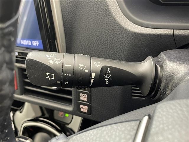 Toyota NOAH 2021 8614972-8