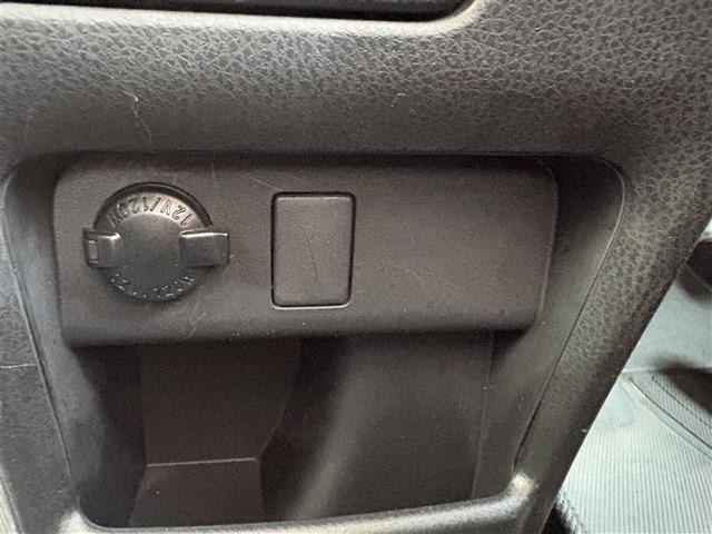 Toyota NOAH 2016 8614982-3