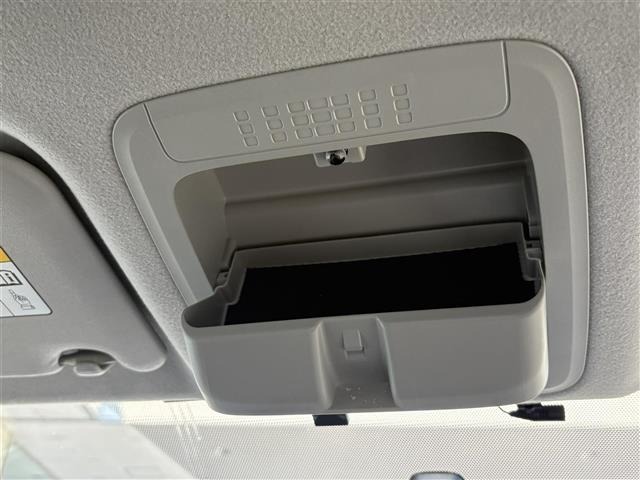 Toyota NOAH 2016 8614982-8