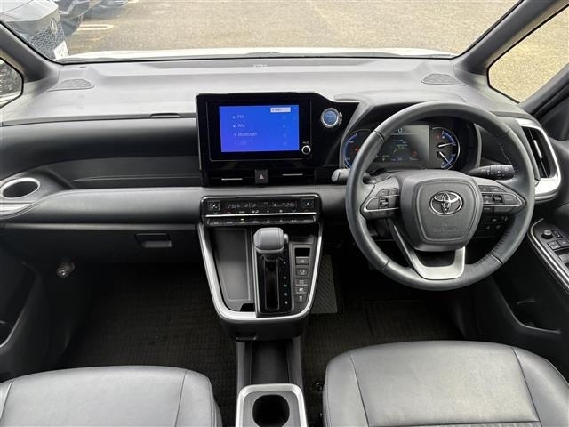 Toyota NOAH 2022 8614983-14