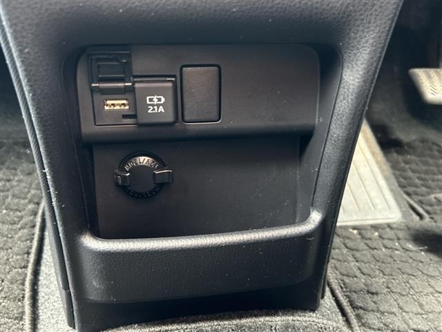 Toyota NOAH 2021 8614993-2