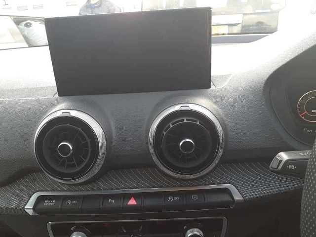 Audi Q2 2021 8615805-12