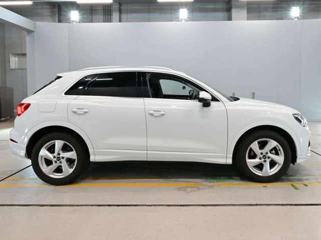 Audi Q3 2022 8615404-3
