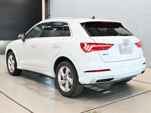 Audi Q3 2022 8615404-6