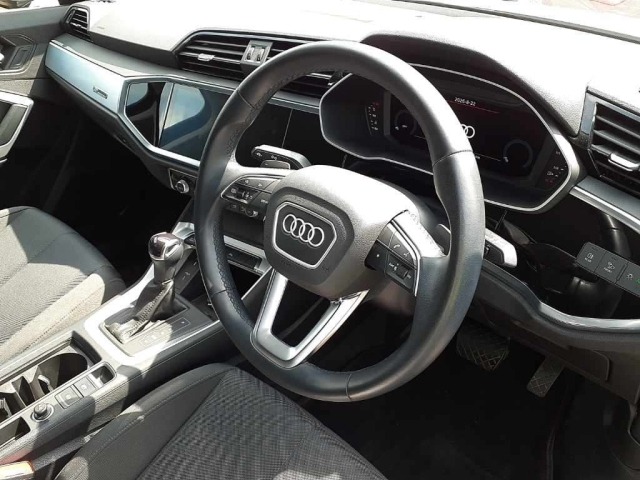 Audi Q3 2022 8615404-9