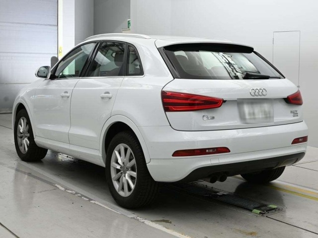 Audi Q3 2012 8615405-6