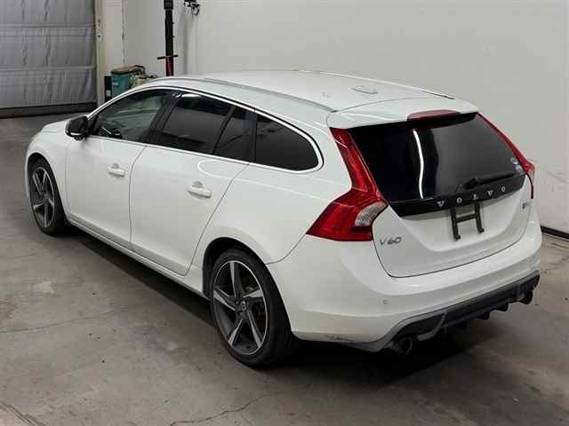 Volvo V60 2013 8616432-1