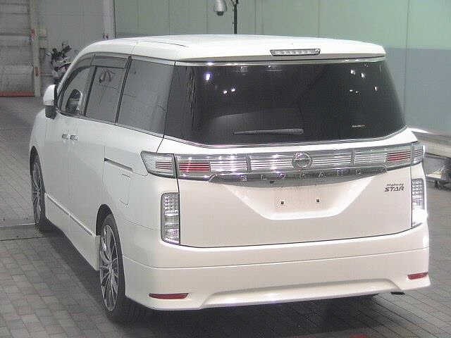 Nissan ELGRAND 2015 8622101-1