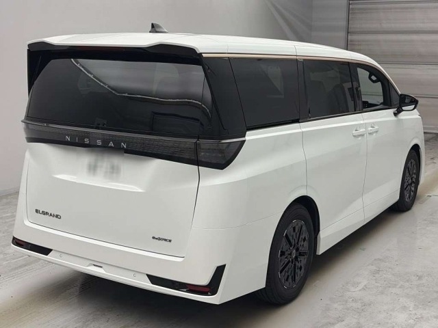 Nissan ELGRAND 2026 8622194-1
