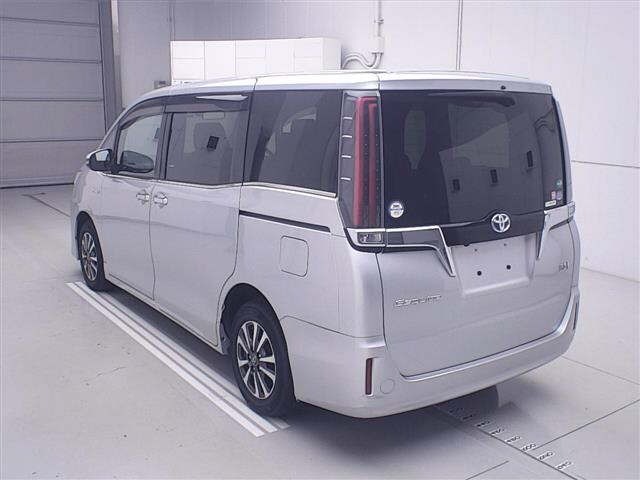 Toyota ESQUIRE 2018 8622836-1
