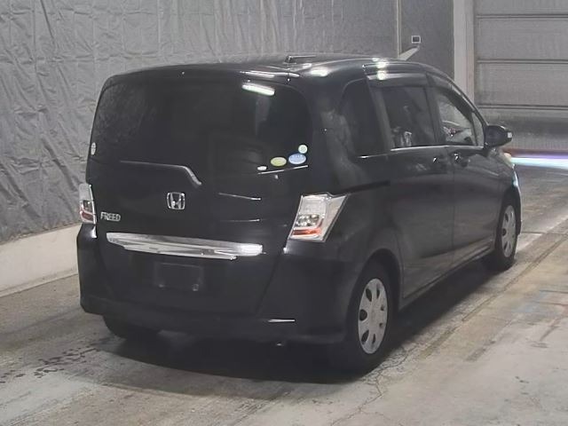 Honda FREED 2012 8624581-1