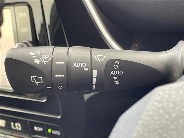 Toyota PRIUS 2018 8622877-3