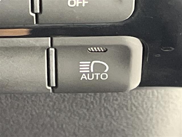 Toyota PRIUS 2018 8622877-4