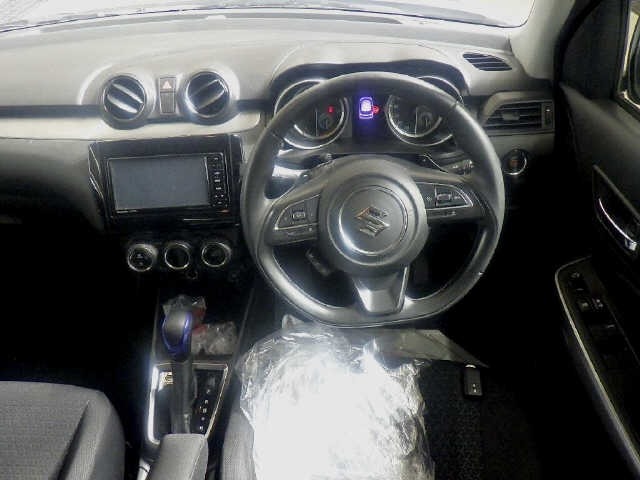 Suzuki SWIFT 2018 8624759-3