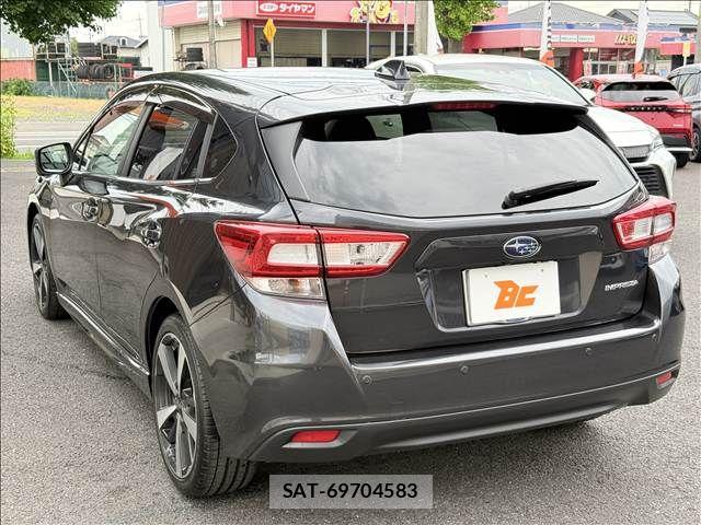 Subaru IMPREZA 2018-01 8036042-7