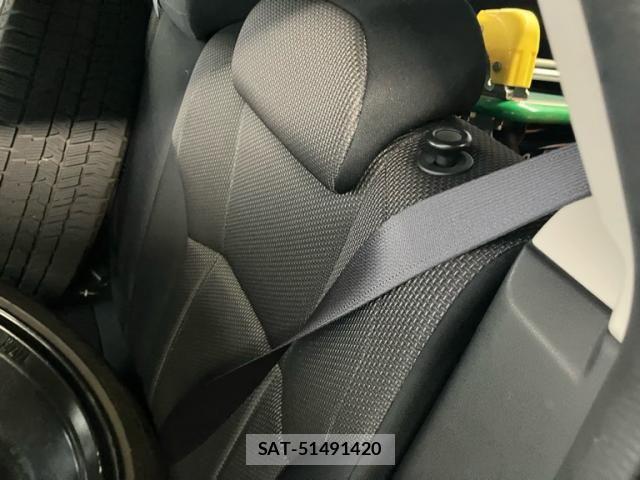 Subaru IMPREZA 2018-04 8412943-12
