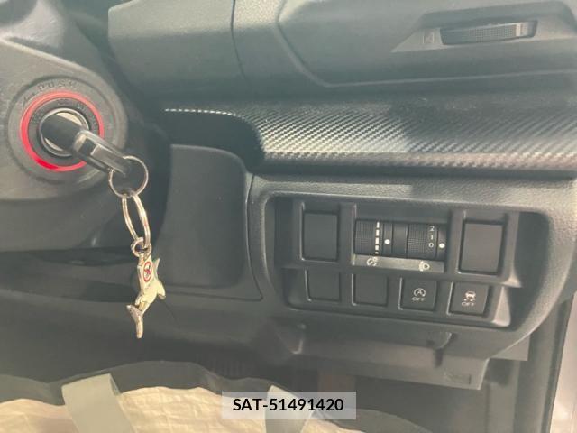 Subaru IMPREZA 2018-04 8412943-18