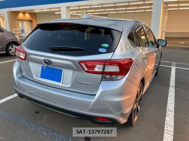 Subaru IMPREZA 2017-01 8230393-3