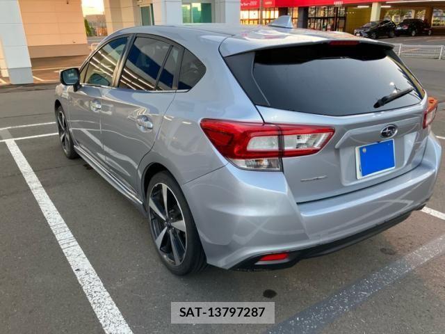 Subaru IMPREZA 2017-01 8230393-4