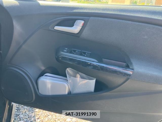 Honda INSIGHT EXCLUSIVE 2012-08 7454982-16