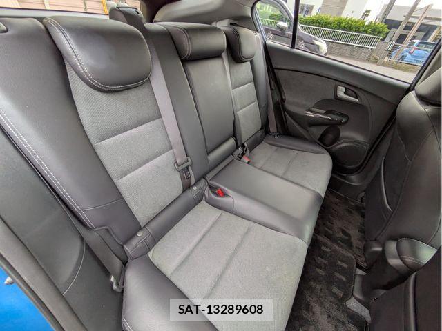 Honda INSIGHT EXCLUSIVE 2012-03 8880180-27