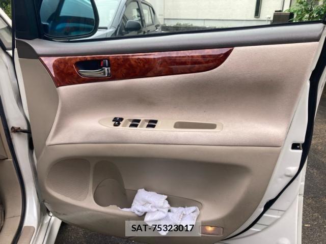Toyota IPSUM 2005-06 7358174-11