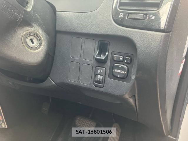 Toyota IPSUM 2005-07 7392444-17