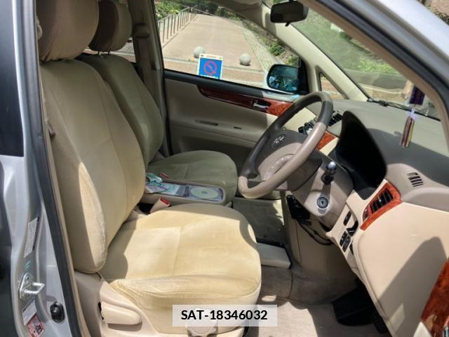 Toyota IPSUM 2004-03 7902756-13
