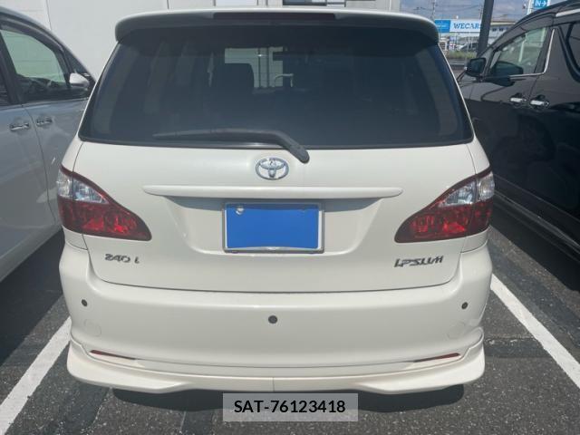 Toyota IPSUM 2003-11 8314881-3