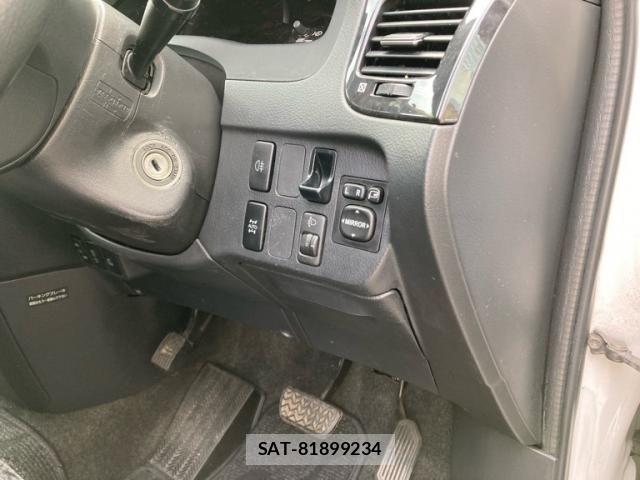 Toyota IPSUM 2004-05 7724345-10