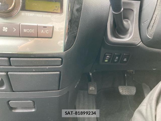 Toyota IPSUM 2004-05 7724345-16