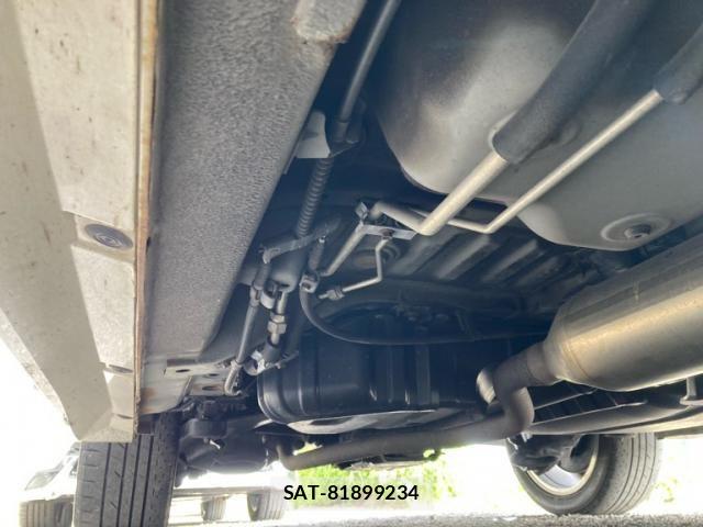 Toyota IPSUM 2004-05 7724345-21