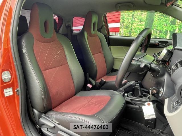 Toyota IQ 2011-10 1206914-12