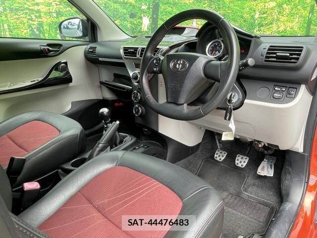 Toyota IQ 2011-10 1206914-13