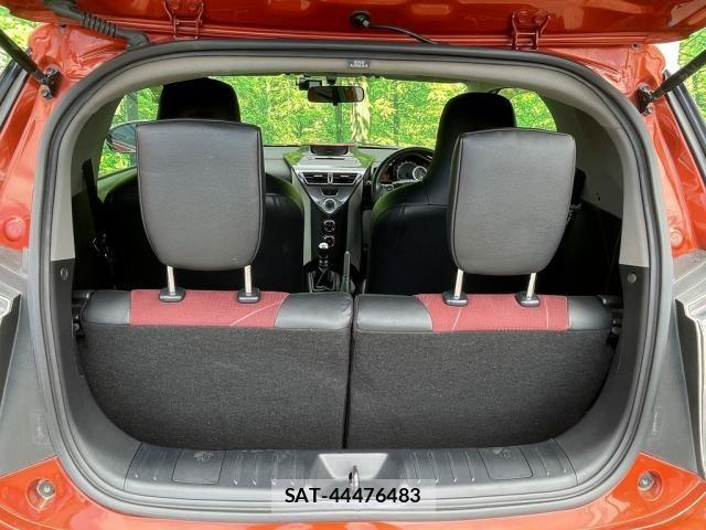 Toyota IQ 2011-10 1206914-15