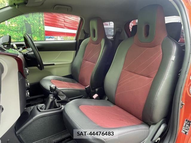 Toyota IQ 2011-10 1206914-17