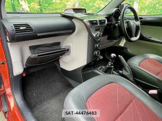 Toyota IQ 2011-10 1206914-18