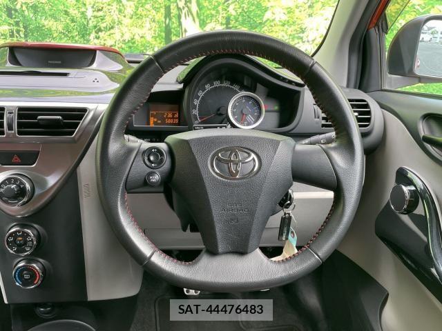 Toyota IQ 2011-10 1206914-21