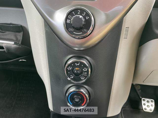 Toyota IQ 2011-10 1206914-23