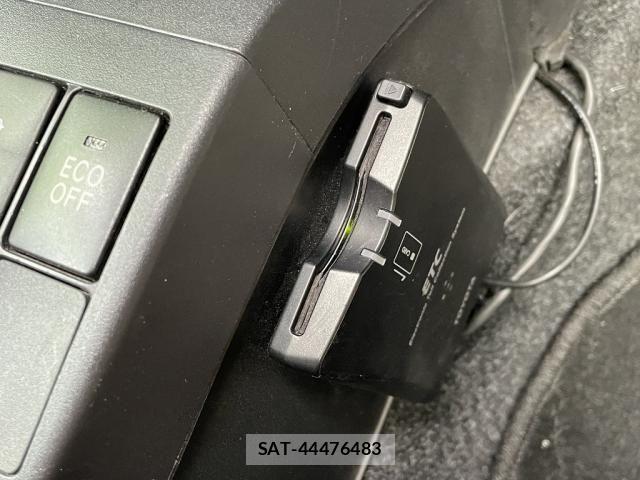 Toyota IQ 2011-10 1206914-29