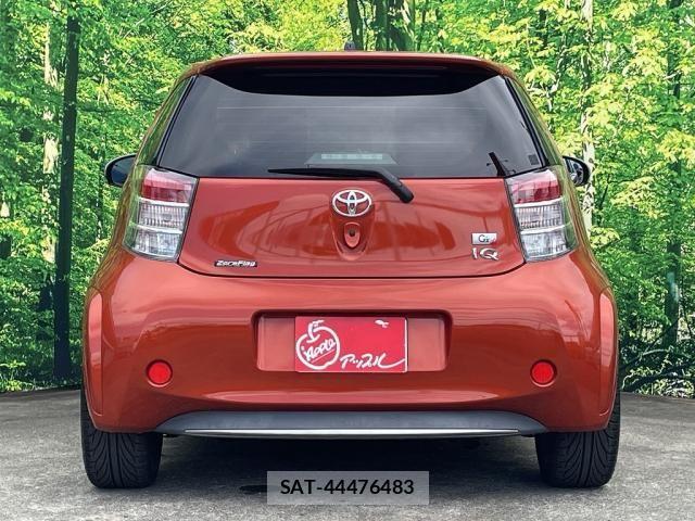 Toyota IQ 2011-10 1206914-7
