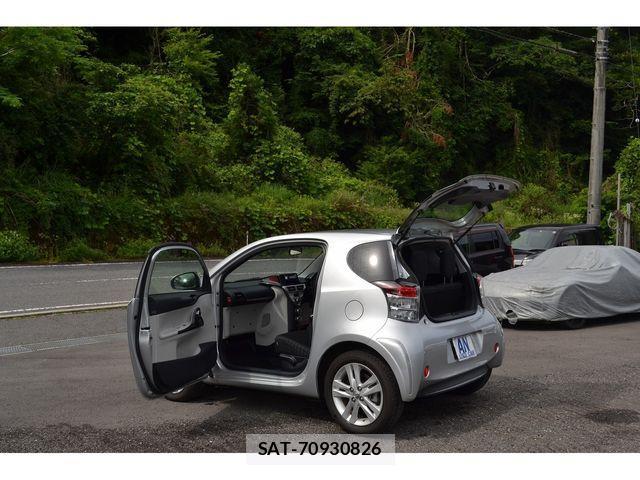 Toyota IQ 2012-01 1297722-25