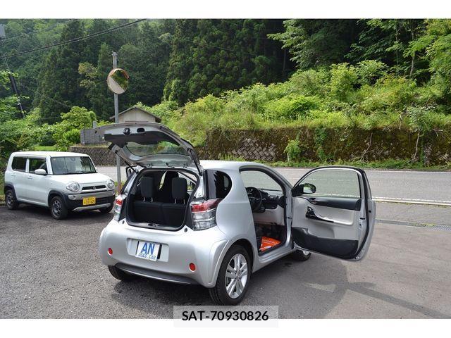 Toyota IQ 2012-01 1297722-26
