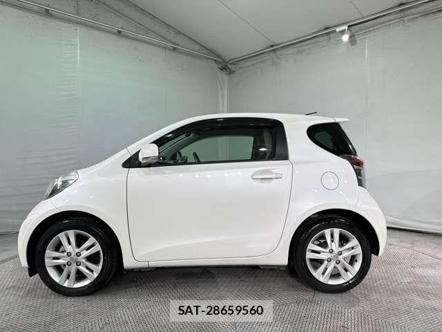 Toyota IQ 2012-01 1327978-7