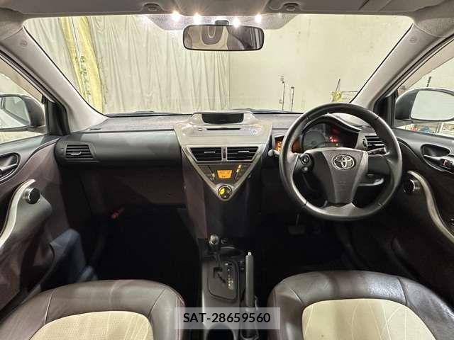 Toyota IQ 2012-01 1327978-13