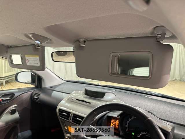 Toyota IQ 2012-01 1327978-16