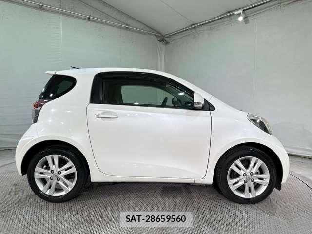 Toyota IQ 2012-01 1327978-3
